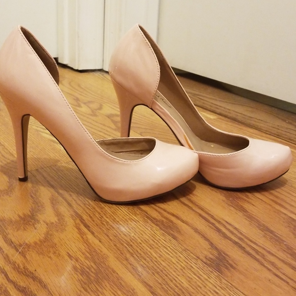 Nude pink size 9 high heels Michael Antonio